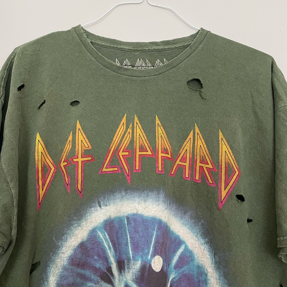 NWOT Urban Outfitters Def Leppard Oversized Graphic T-shirt Size S/M - Picture 3 of 12